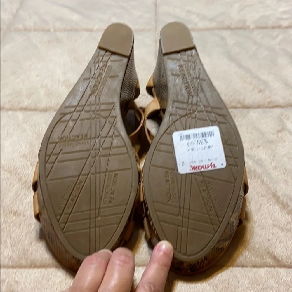 Kenneth Cole Reaction Tan Wedge Espadrille Shoes